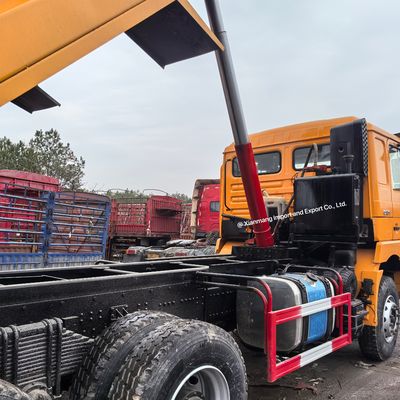 良い価格 カスタマイズ可能な色 中古車 HOWO 10 タイヤ 75cbm 6X4 燃料タンカー 300L オンライン